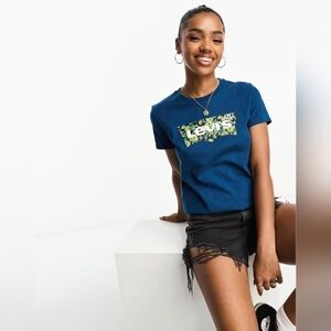 Levi's Blue Floral Batwing Logo Graphic T-Shirt L/M Streetwear Casual Skate
